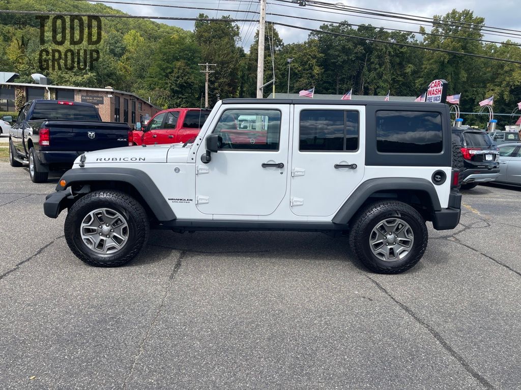 2017 Jeep Wrangler Unlimited Rubicon photo 2