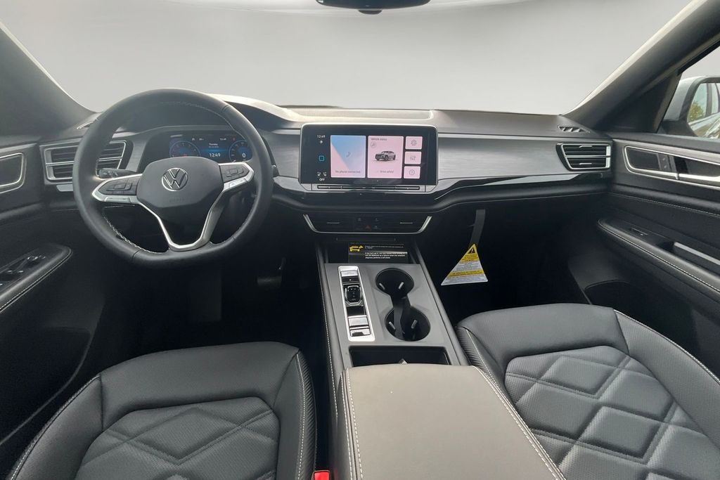 2026 Volkswagen Atlas Cross Sport SE photo 3