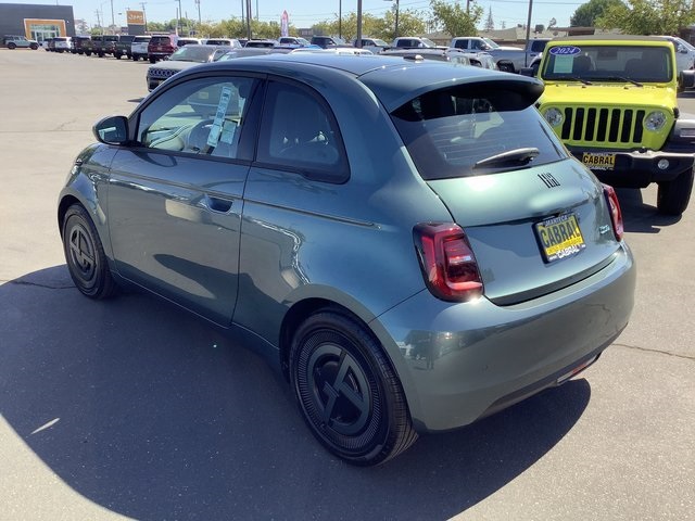 2025 Fiat 500e La Prima photo 18