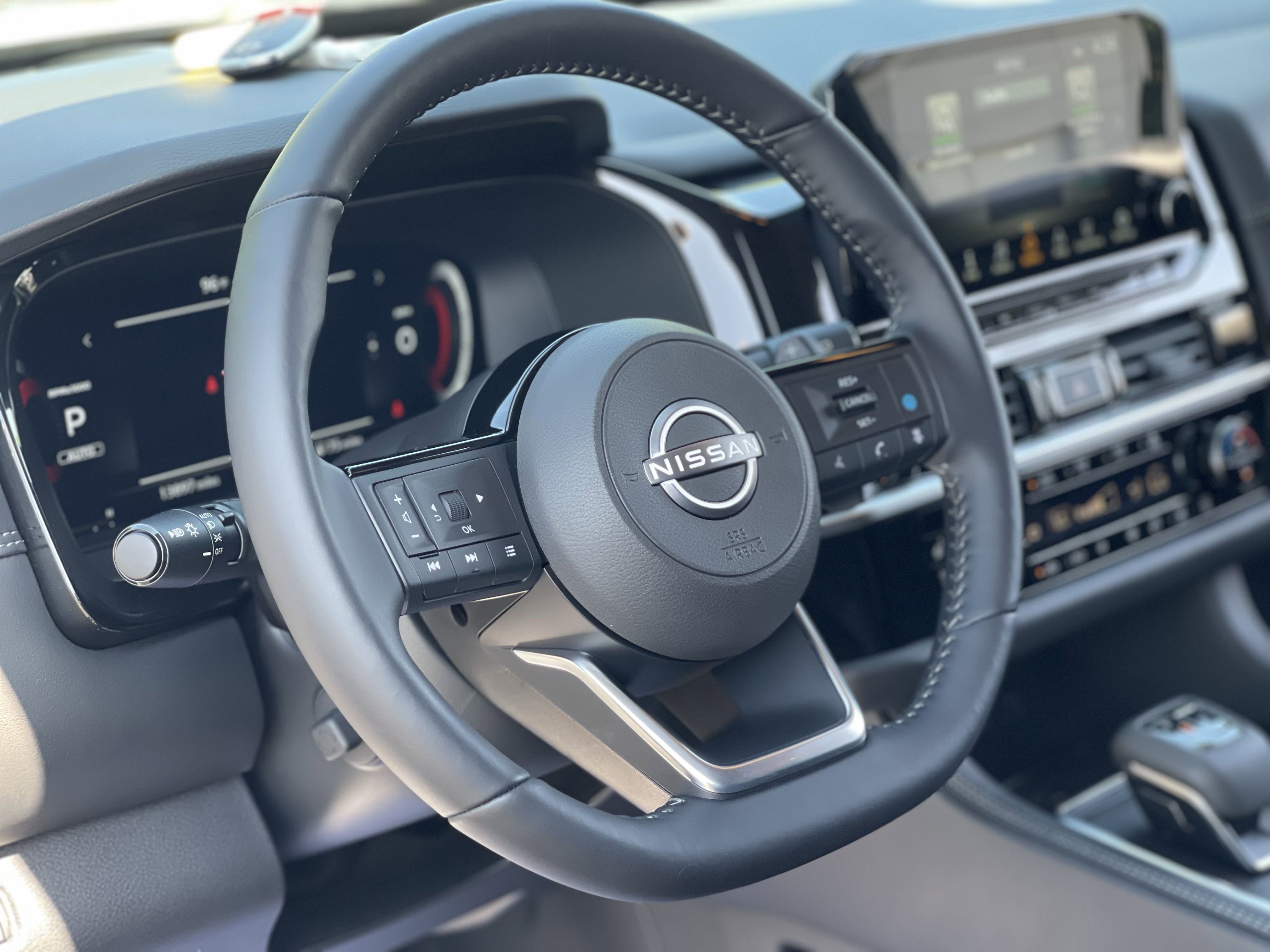 2024 Nissan Pathfinder Platinum photo 4