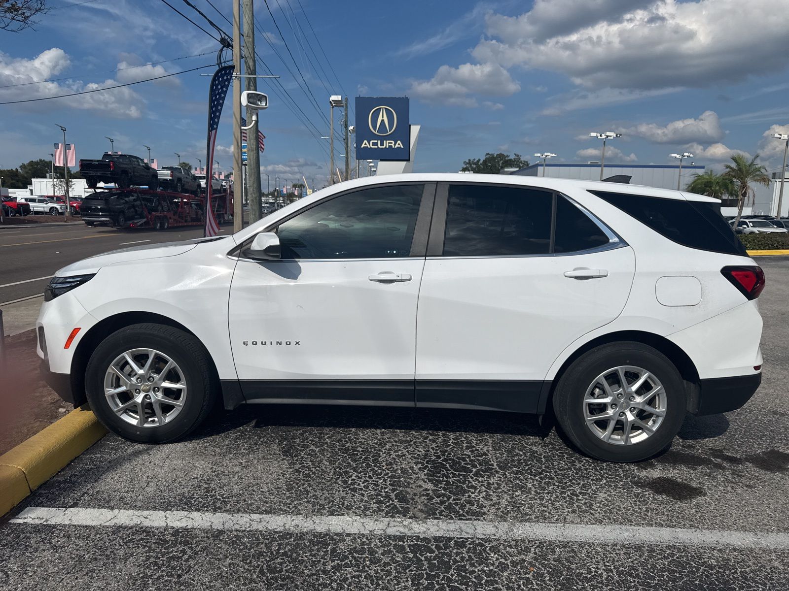 2022 Chevrolet Equinox LT photo 2