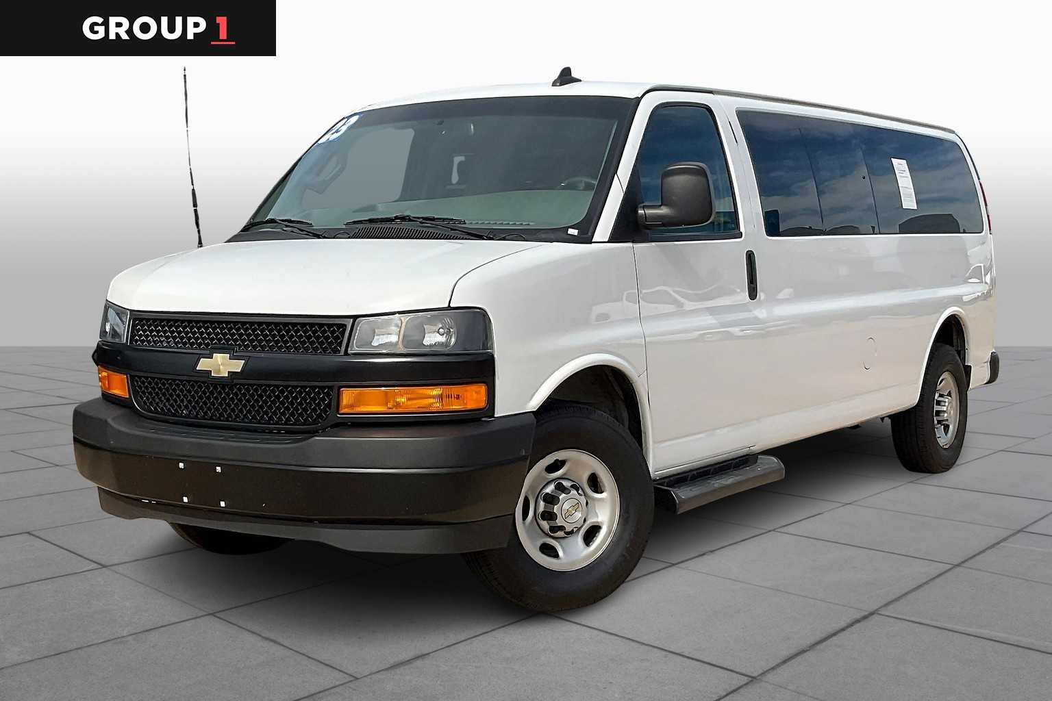 2023 Chevrolet Express Passenger LS's photo