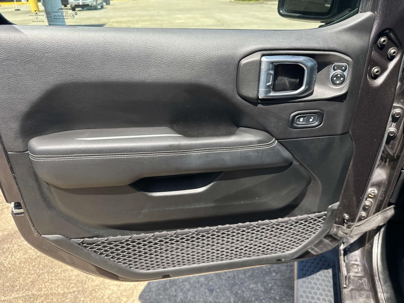 2020 Jeep Wrangler Unlimited Sahara photo 17