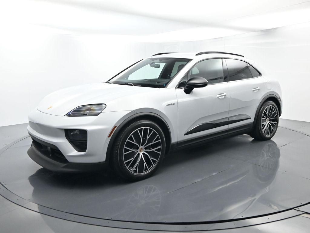 2025 Porsche Macan Base's photo