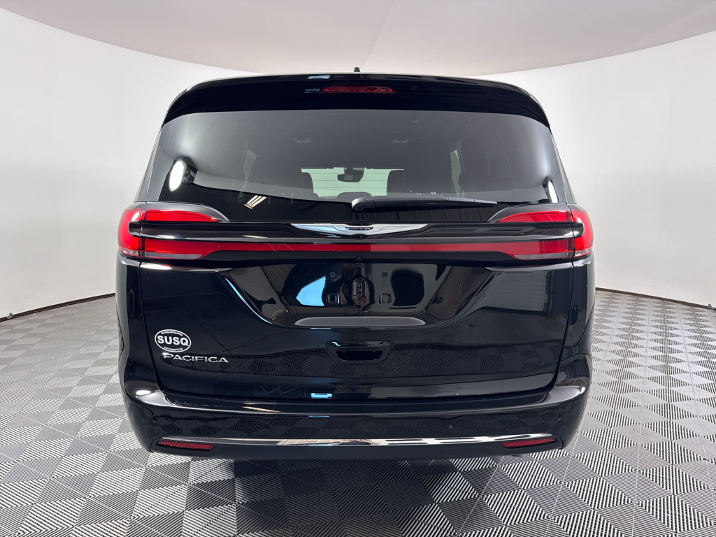 2026 Chrysler Pacifica photo 13