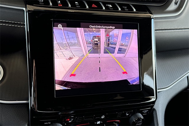 2025 Jeep Grand Cherokee Altitude photo 3