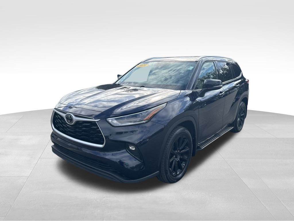 2021 Toyota Highlander XLE photo 3