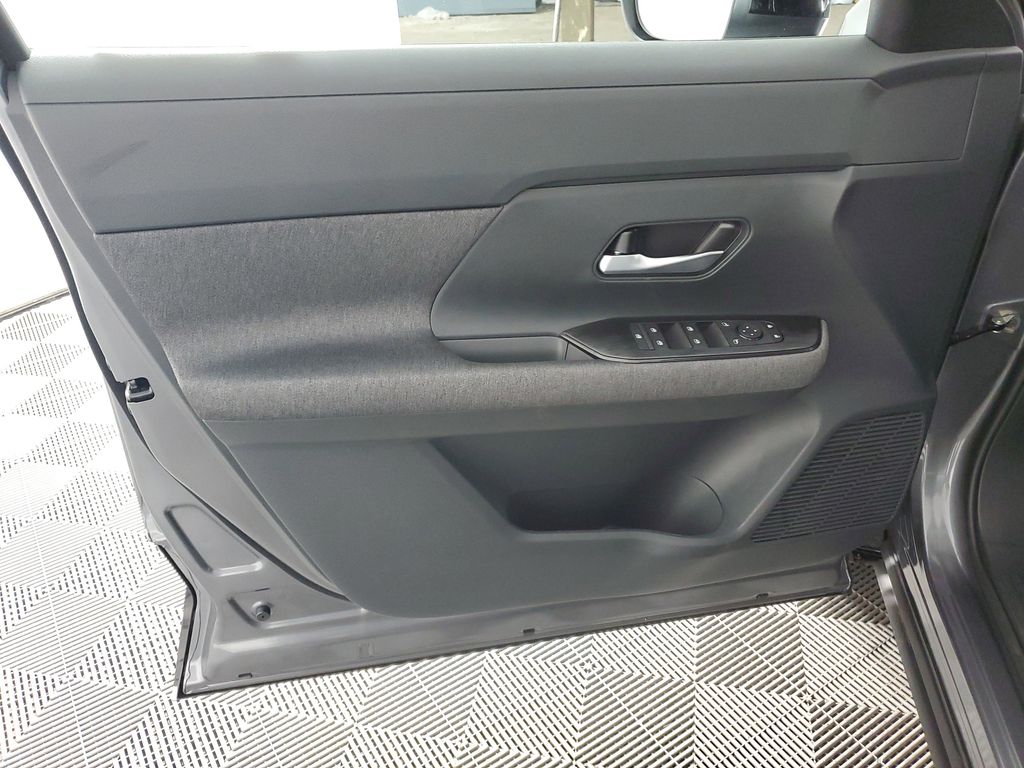 2026 Nissan Kicks SV photo 25