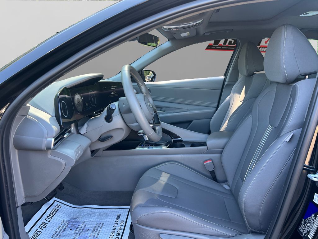 2025 Hyundai Elantra SEL Convenience photo 9