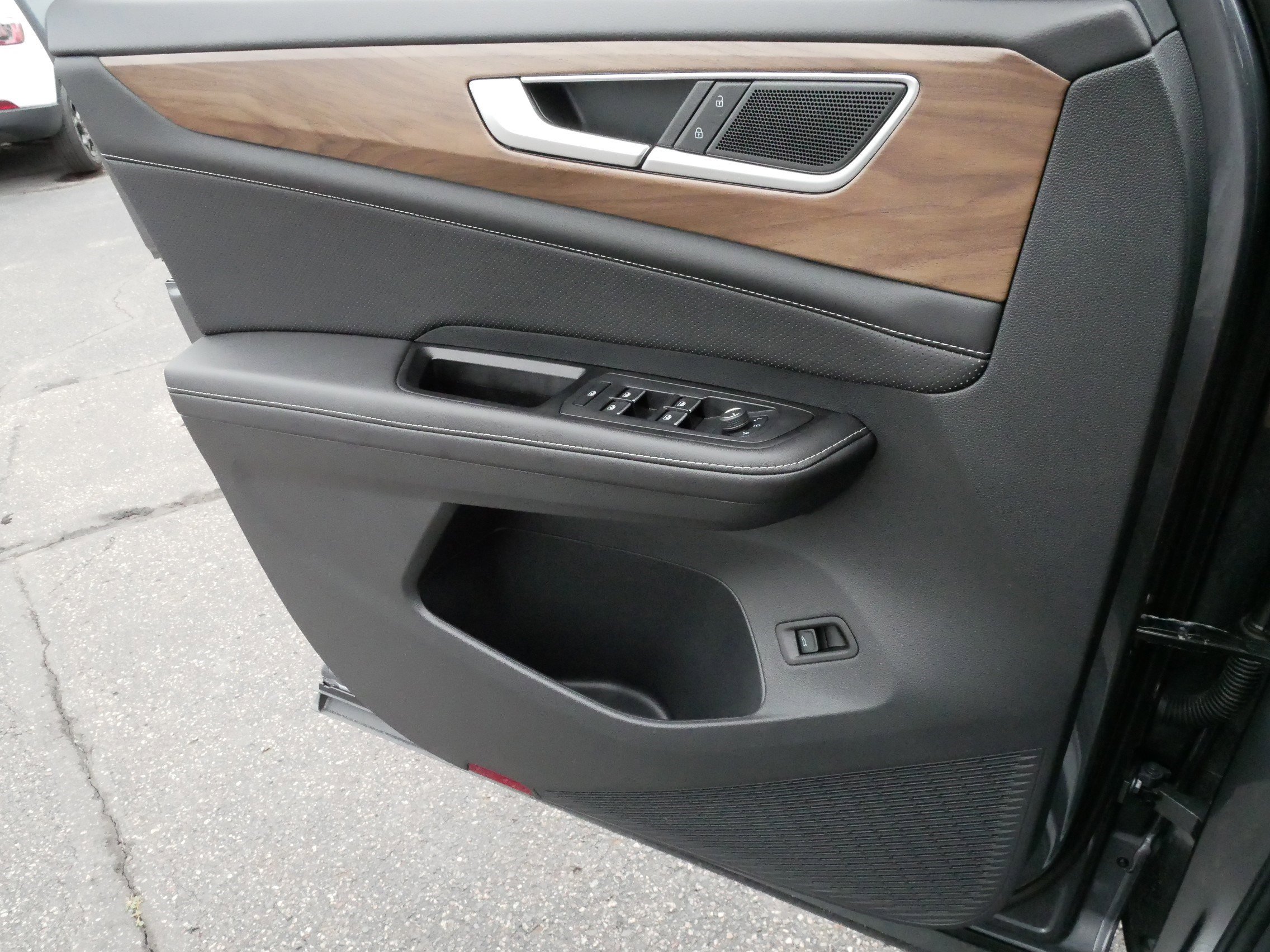 2024 Volkswagen Atlas SE Technology photo 25