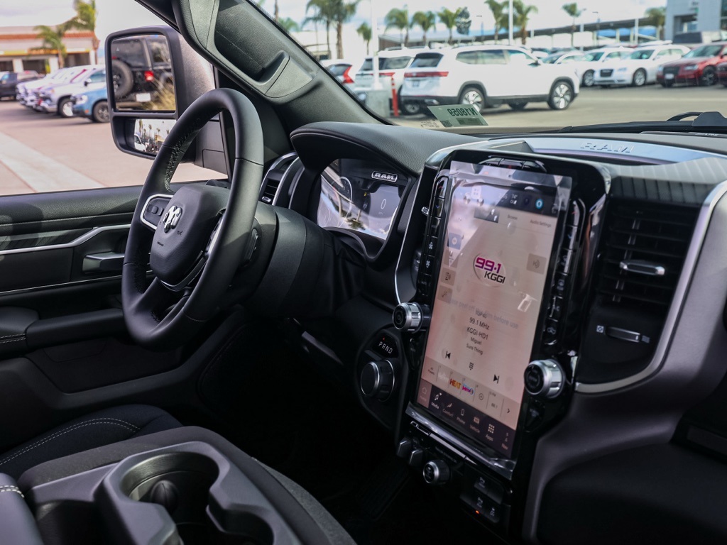 New 2026 Diamond Black Crystal Pearl-Coat Exterior Paint RAM Big Horn/Lone Star image 18