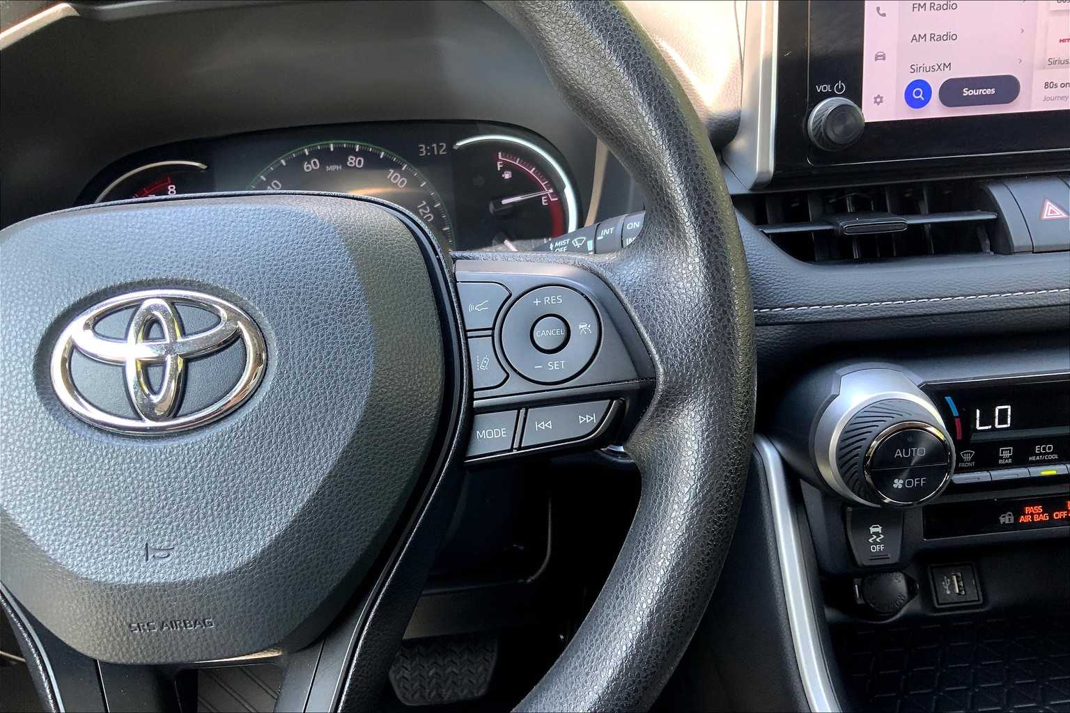 2024 Toyota RAV4 XLE photo 21