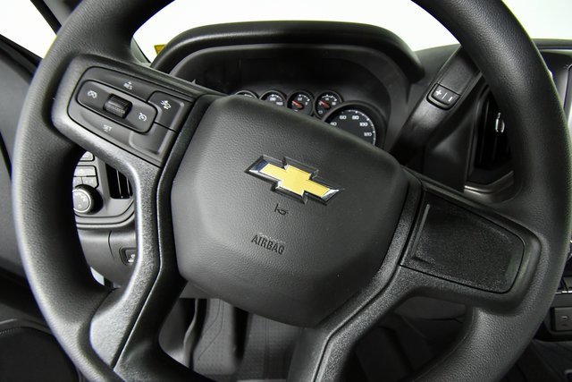 2025 Chevrolet Silverado 1500 photo 2