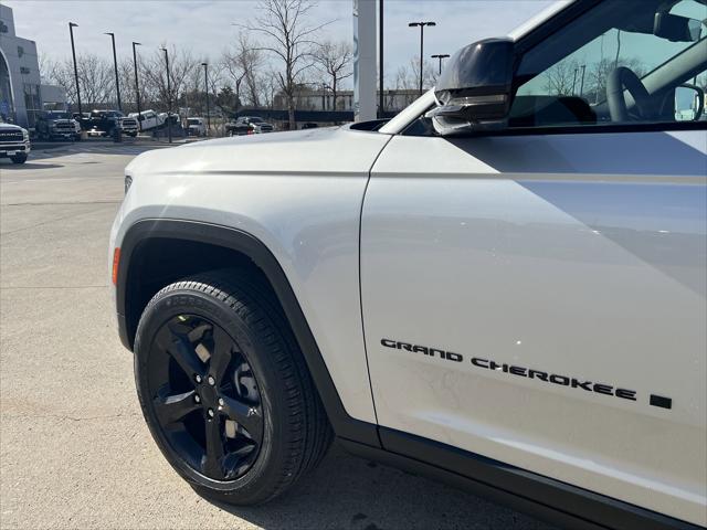 2025 Jeep Grand Cherokee Limited photo 18