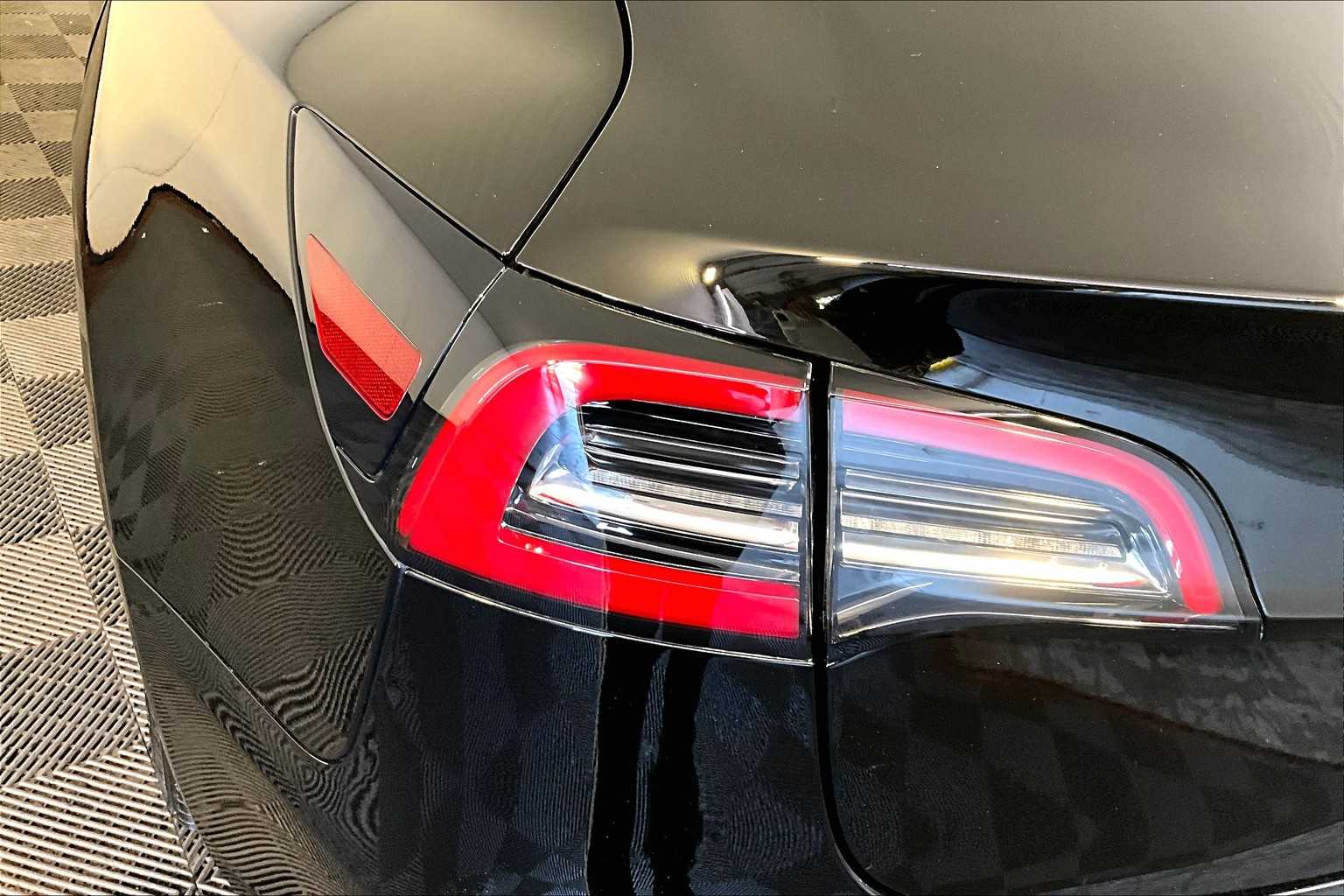 2021 Tesla Model 3 Standard Range Plus photo 25