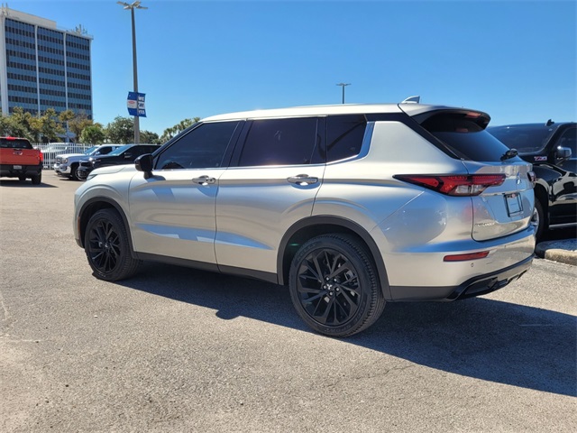 2022 Mitsubishi Outlander SE photo 4