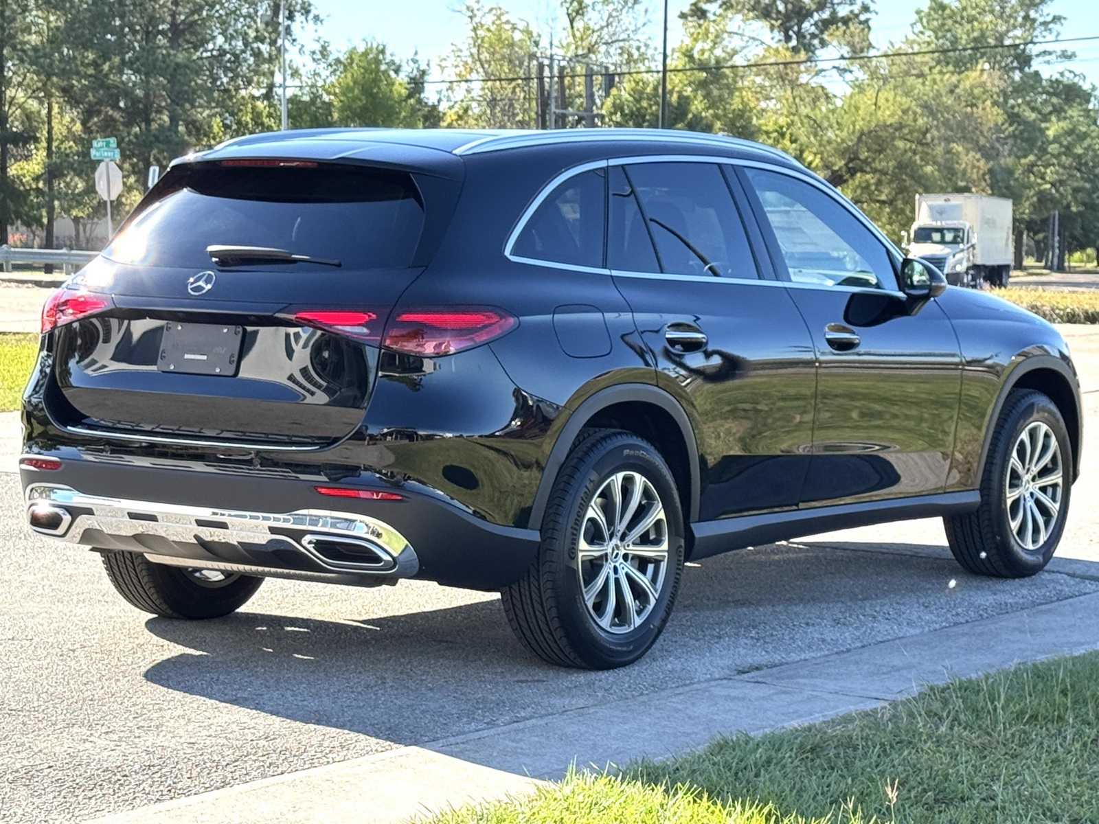 2026 Mercedes Benz GLC 300 photo 3