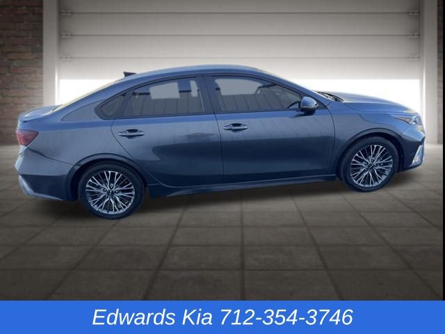 2023 Kia Forte GT-Line photo 2