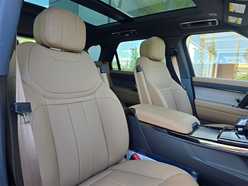 2025 Land Rover Range Rover Sport SE photo 28