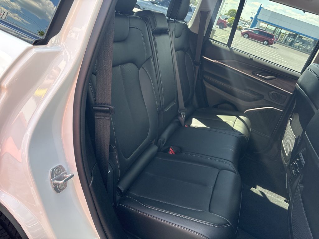 2023 Jeep Cherokee 4xe photo 13