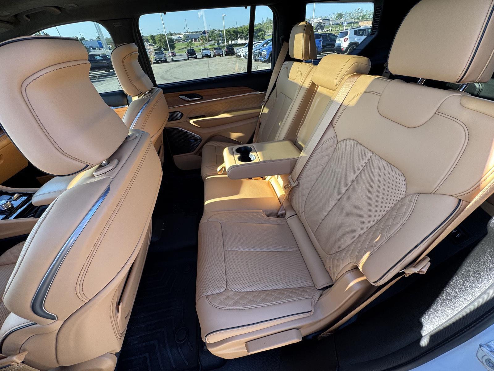 2023 Jeep Grand Cherokee L Summit Reserve photo 18