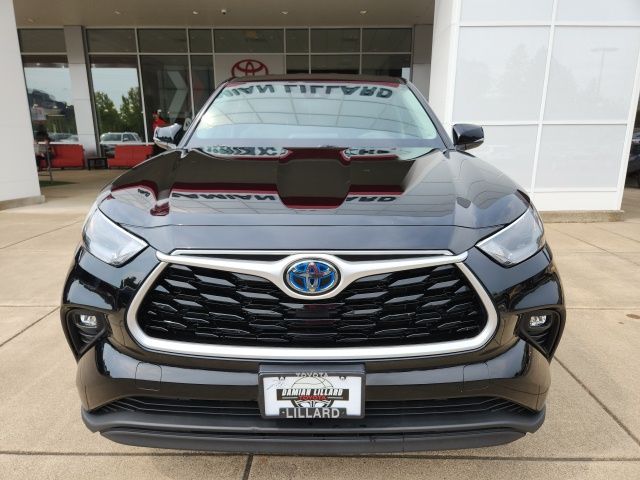 2022 Toyota Highlander Hybrid LE photo 3