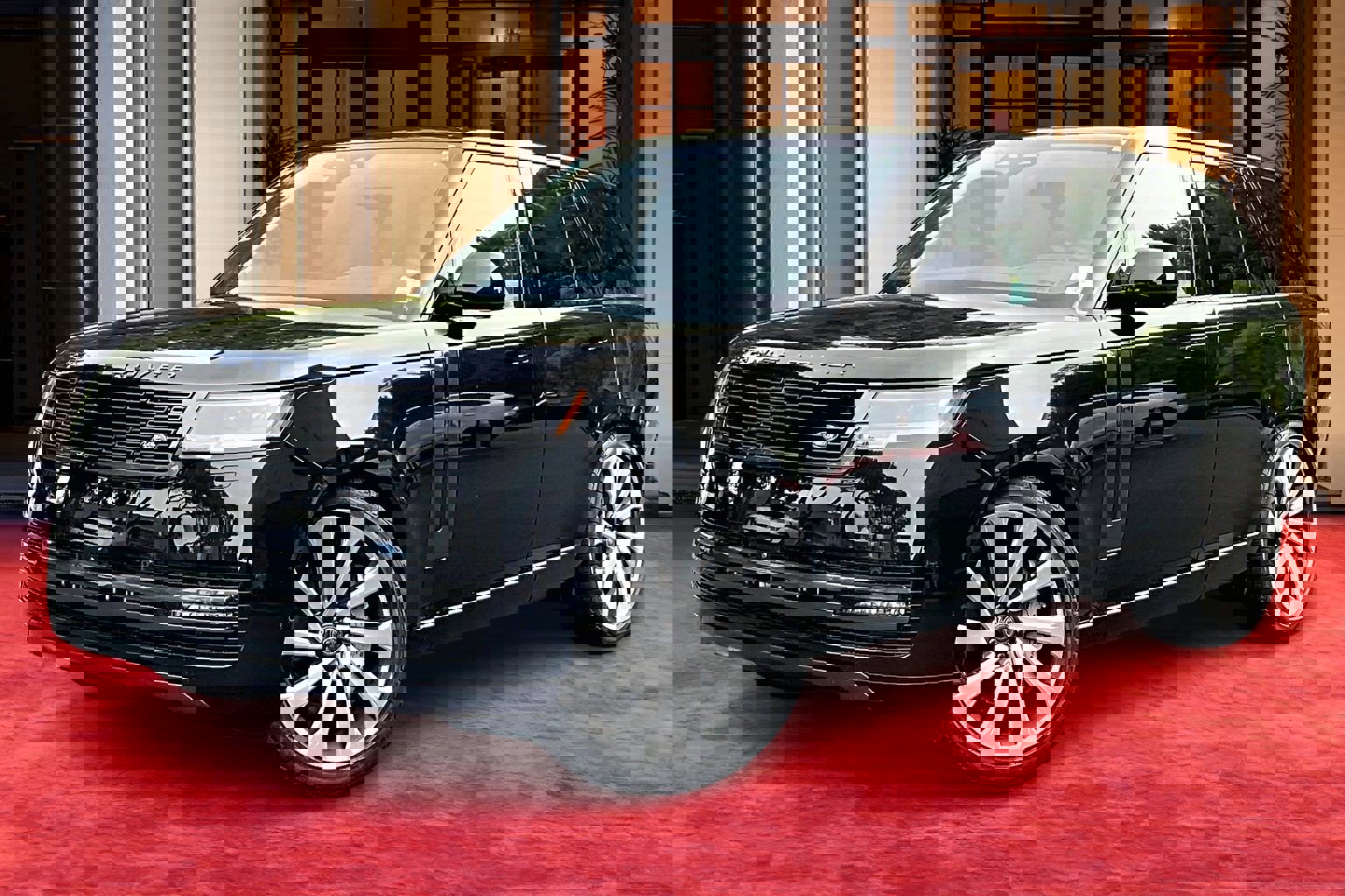 2025 Land Rover Range Rover SE's photo