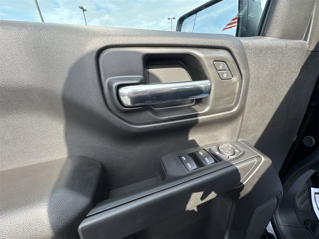 2026 Chevrolet Silverado 1500 Custom photo 12