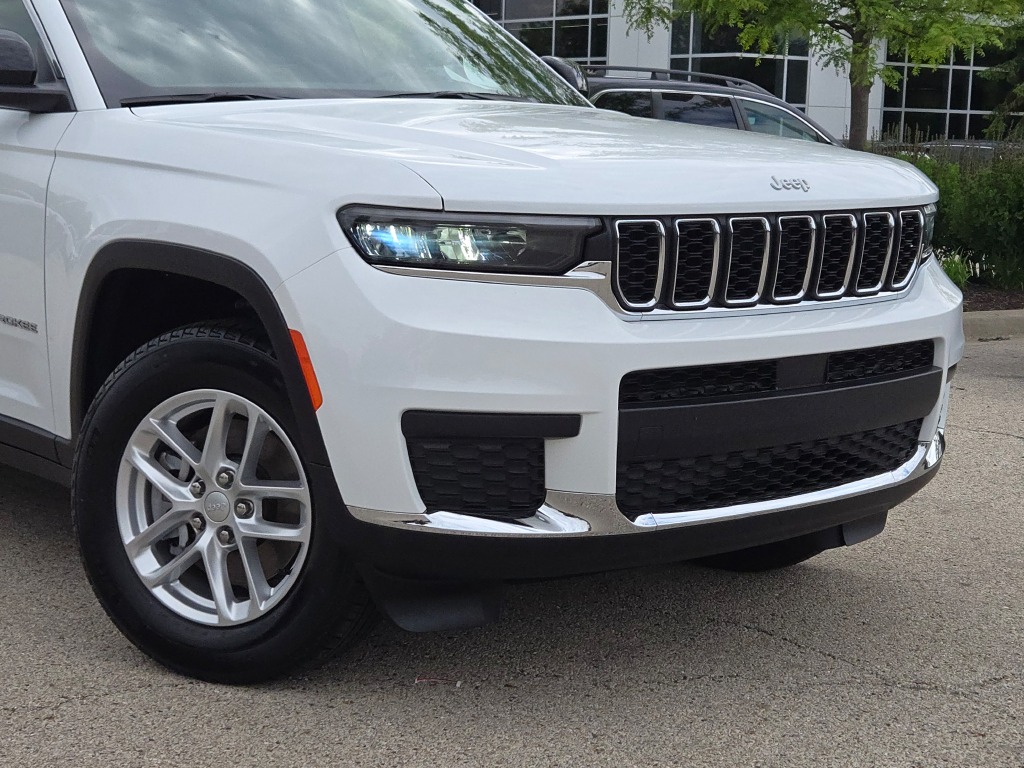 2024 Jeep Grand Cherokee Laredo photo 2