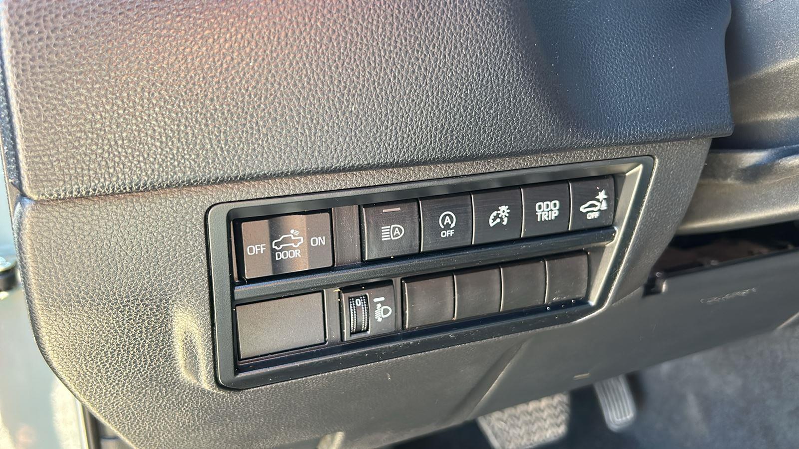 2024 Toyota Tundra SR5 CrewMax photo 6