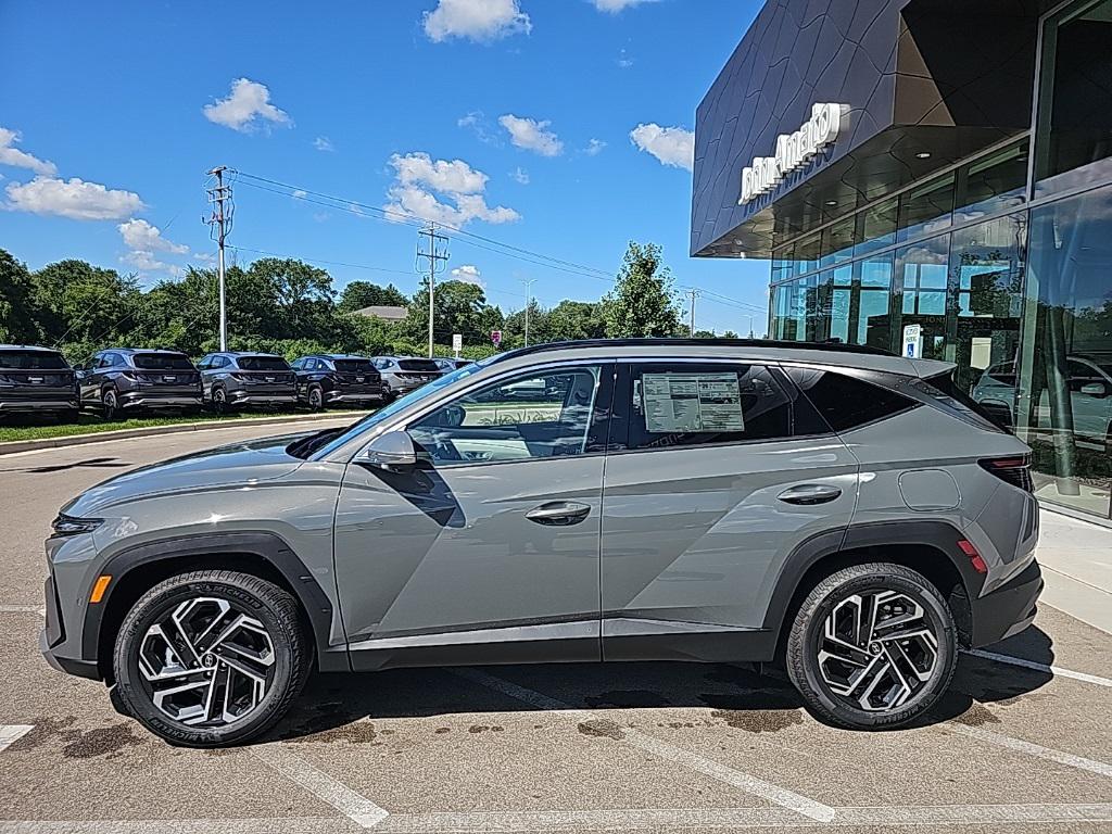 2025 Hyundai Tucson Limited photo 2