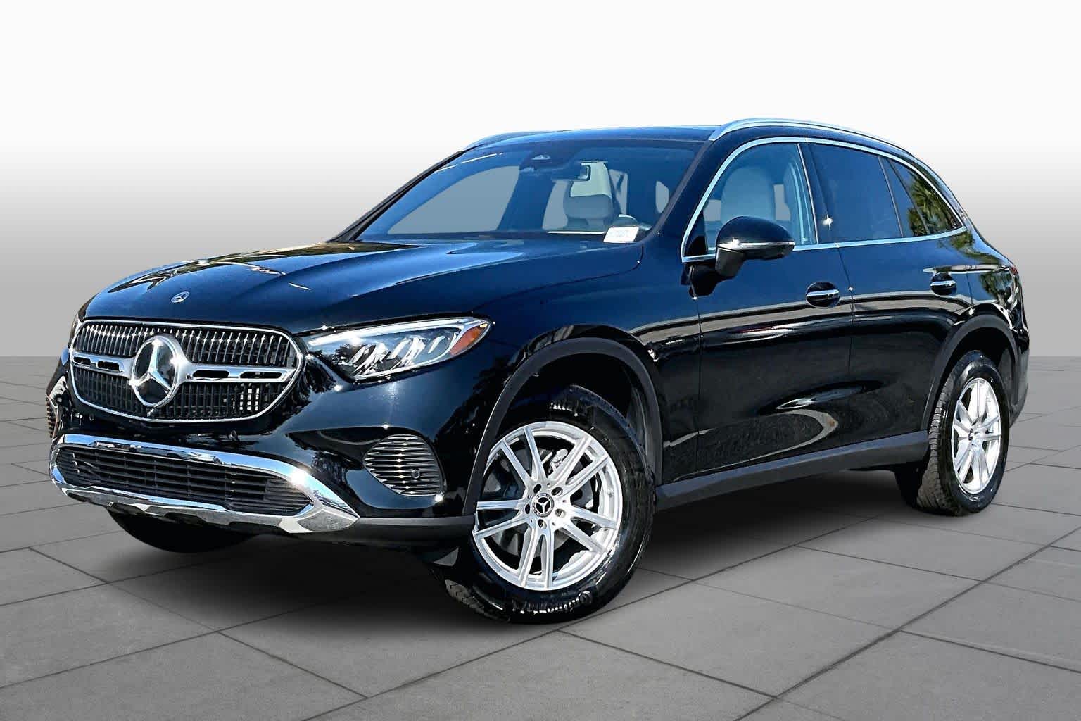 2025 Mercedes Benz GLC 300 photo 2