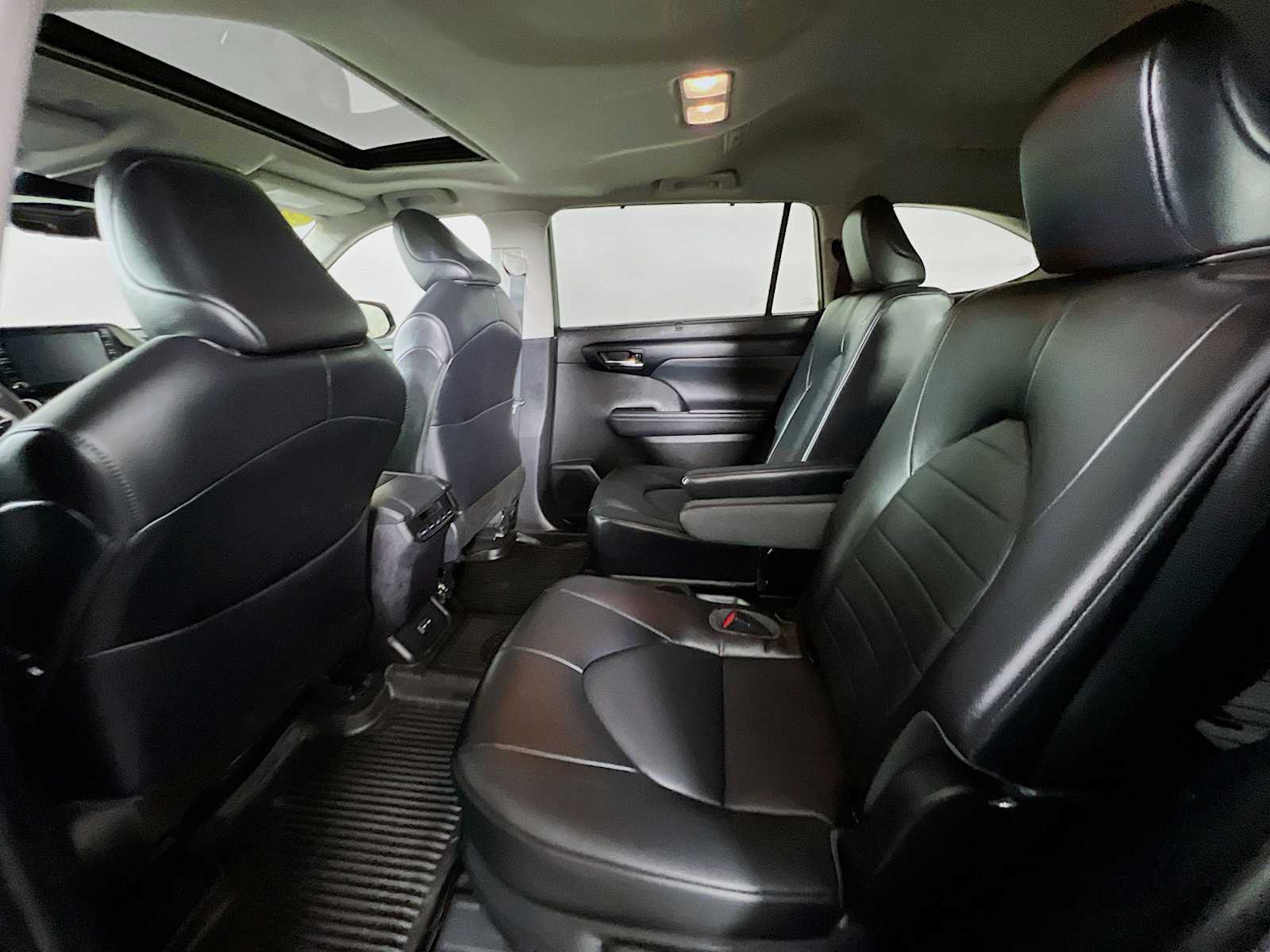 2022 Toyota Highlander XLE photo 23