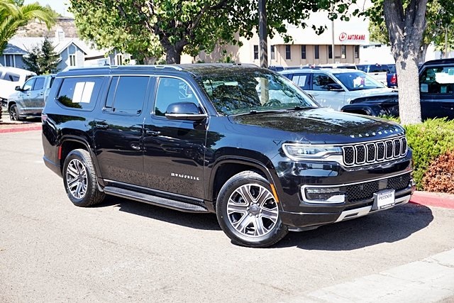 2023 Jeep Wagoneer L Series II photo 2