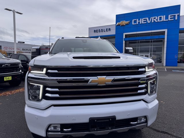 2022 Chevrolet Silverado 3500HD High Country photo 2