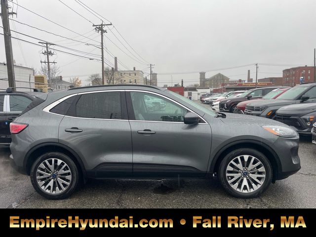 2022 Ford Escape Titanium photo 3