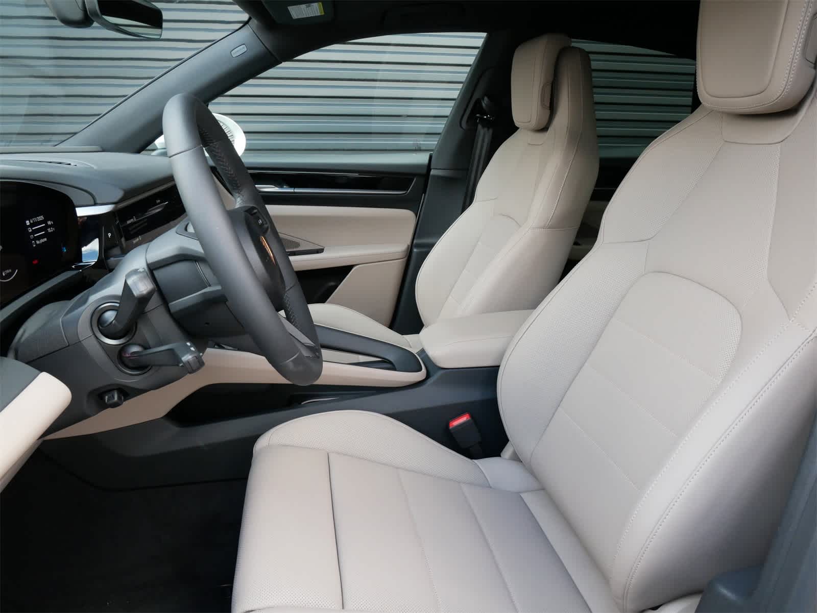 2025 Porsche Macan Electric 4 photo 5