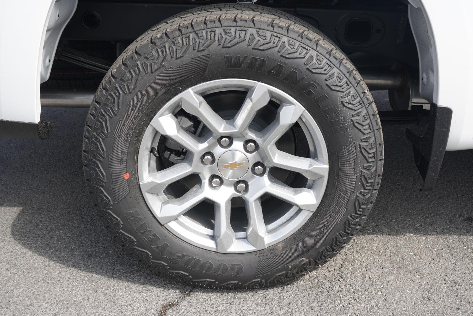 2025 Chevrolet Silverado 1500 LT photo 12