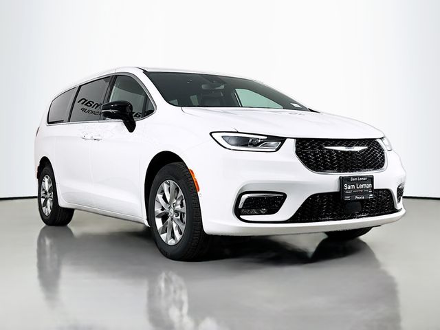 2026 Chrysler Pacifica Select's photo