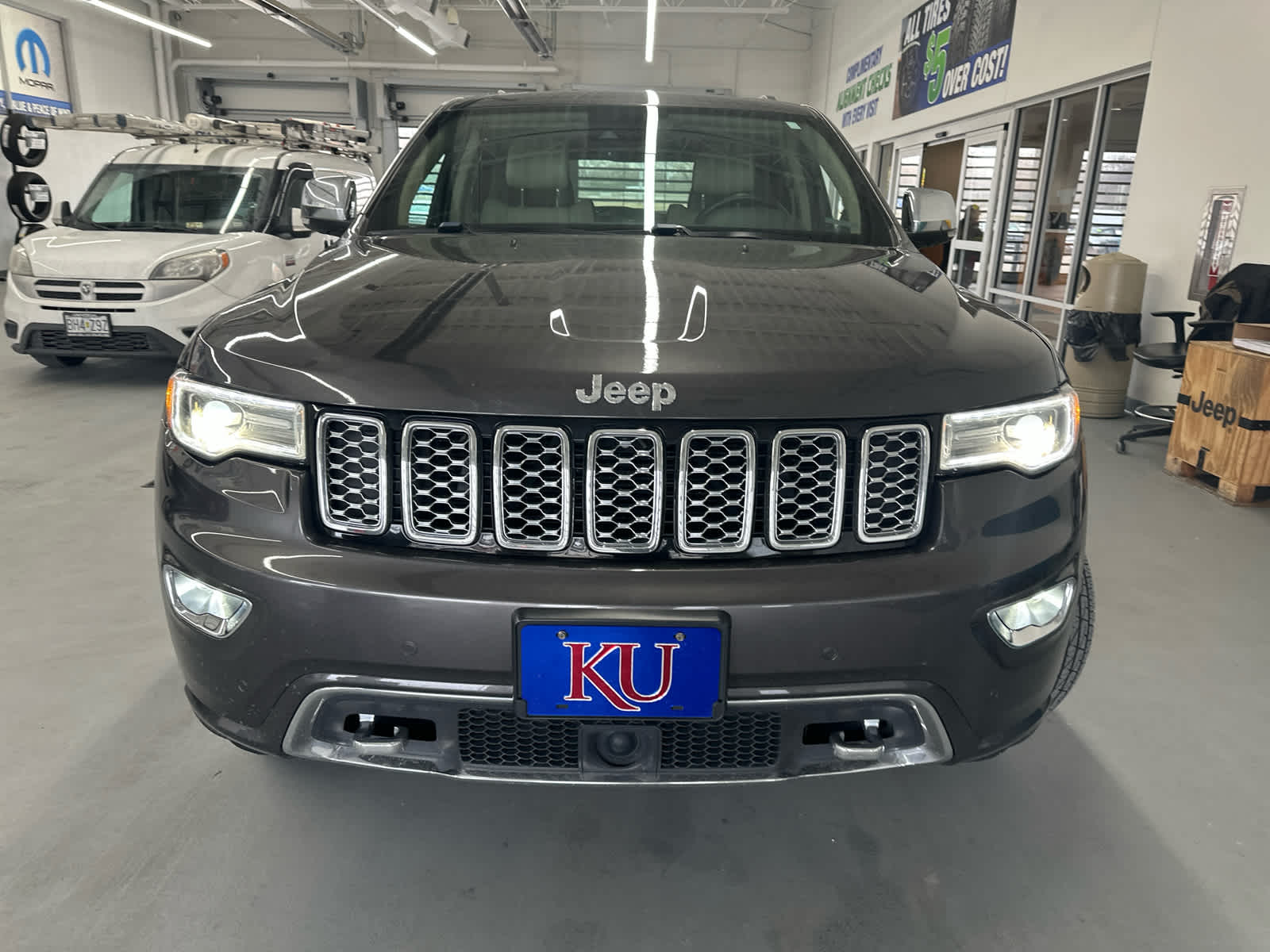 Used 2018 Jeep Grand Cherokee Overland with VIN 1C4RJFCG2JC220725 for sale in Kansas City