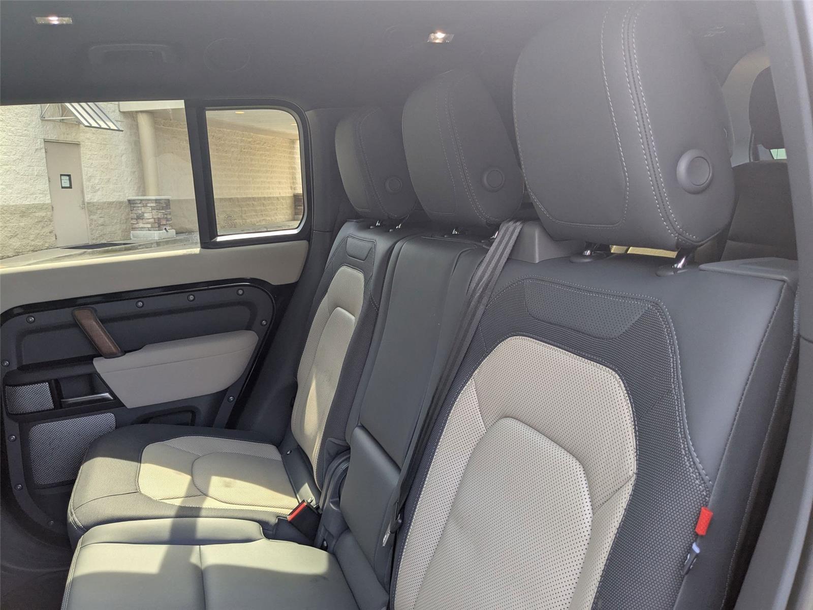 2023 Land Rover Defender 130 X photo 27