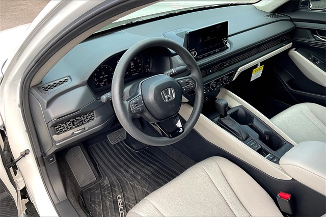 2025 Honda Accord LX photo 7