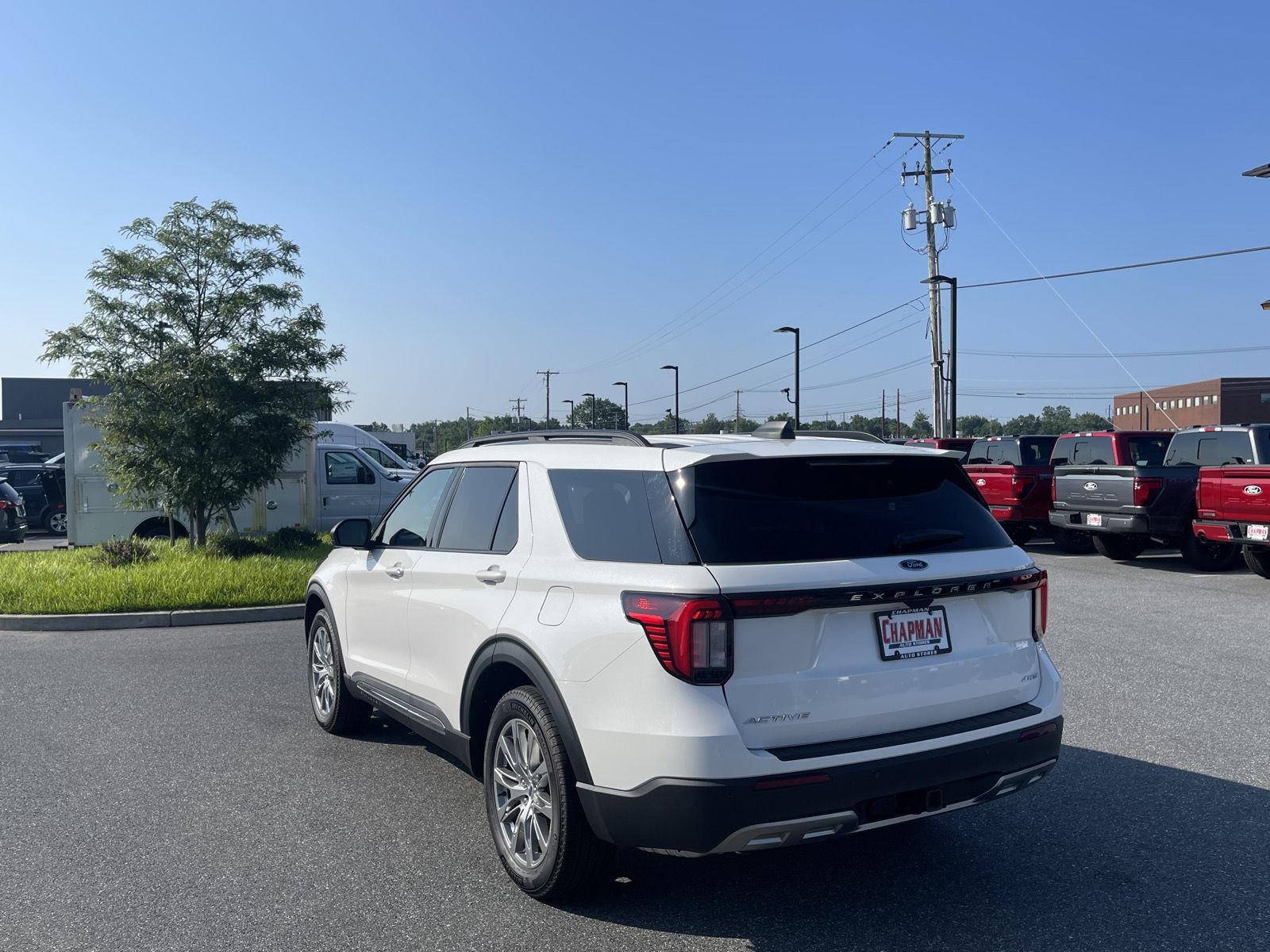 2025 Ford Explorer photo 7