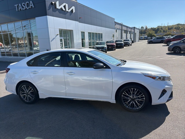 2023 Kia Forte GT-Line photo 2