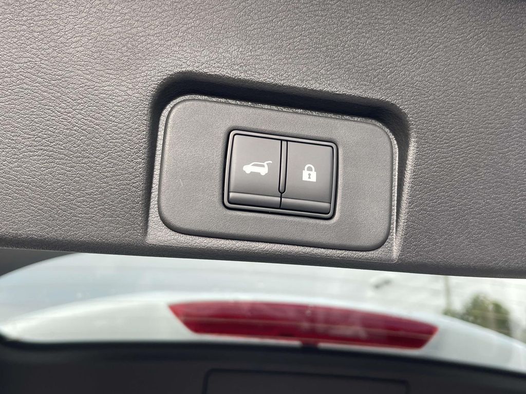 2026 Nissan Rogue SV photo 10