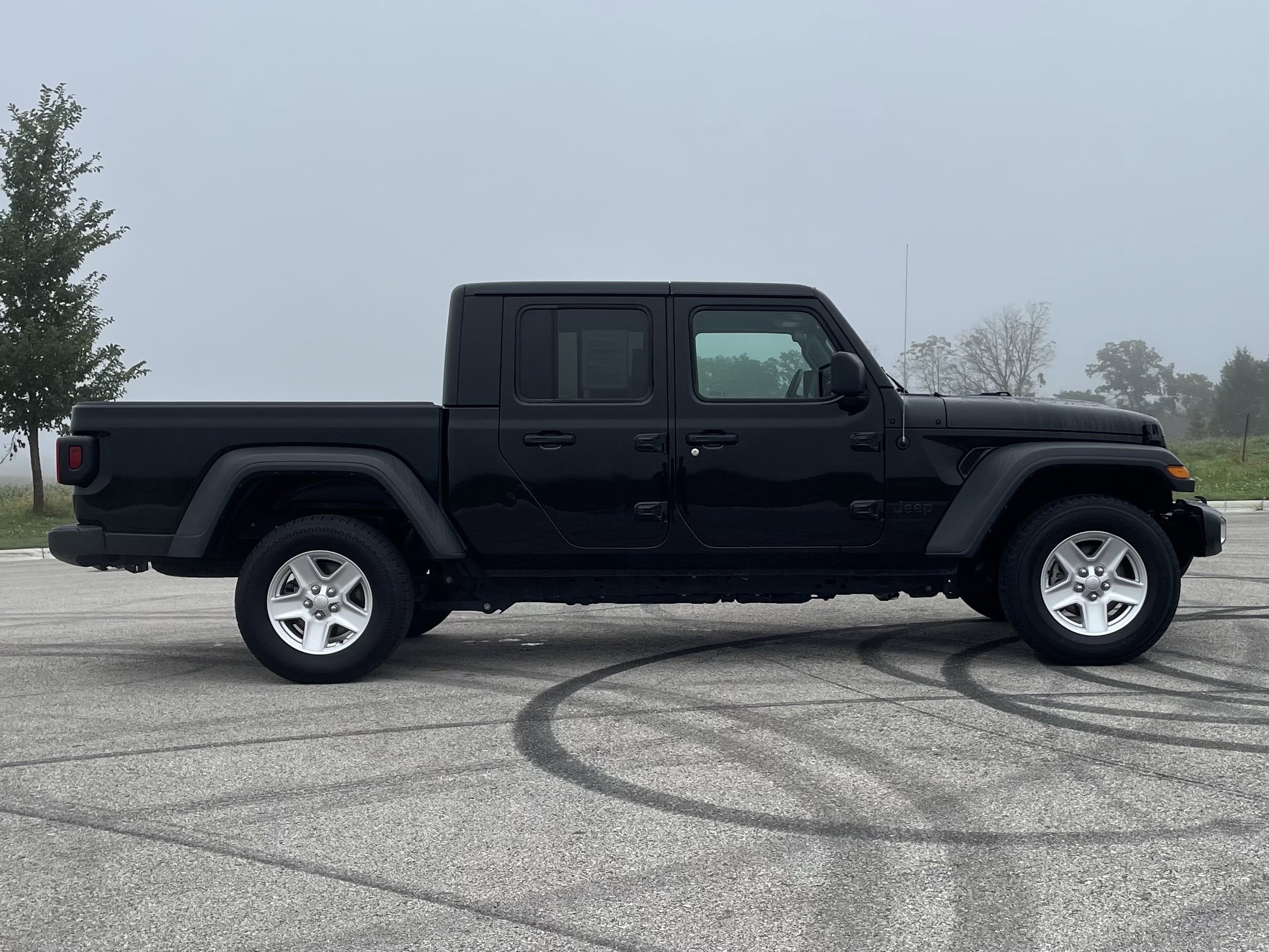 2023 Jeep Gladiator Sport S photo 4