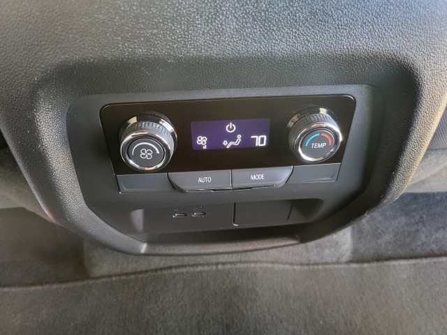 2025 Chevrolet Traverse photo 3