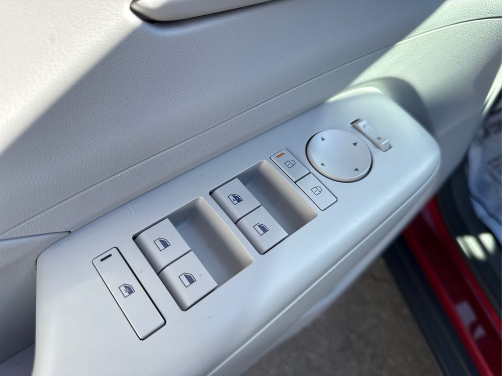 2024 Hyundai Kona SEL photo 27