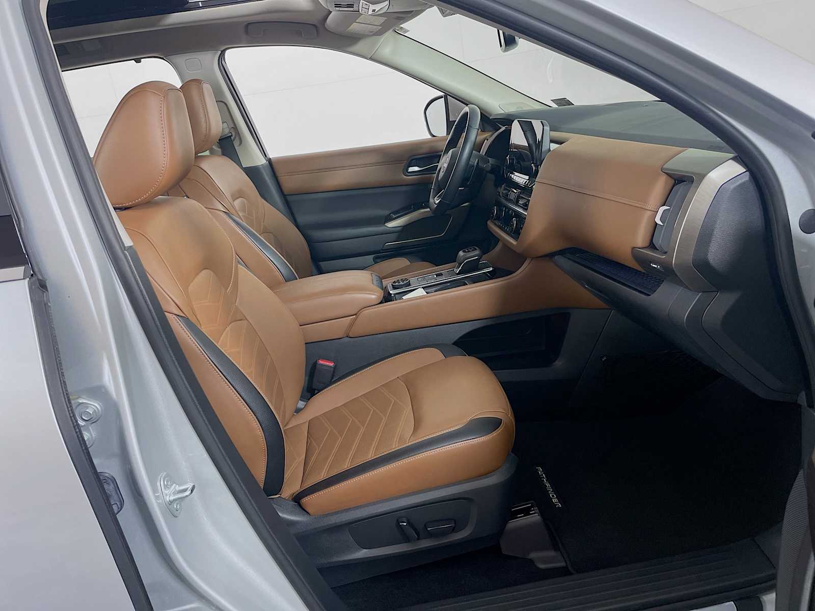 2022 Nissan Pathfinder Platinum photo 29