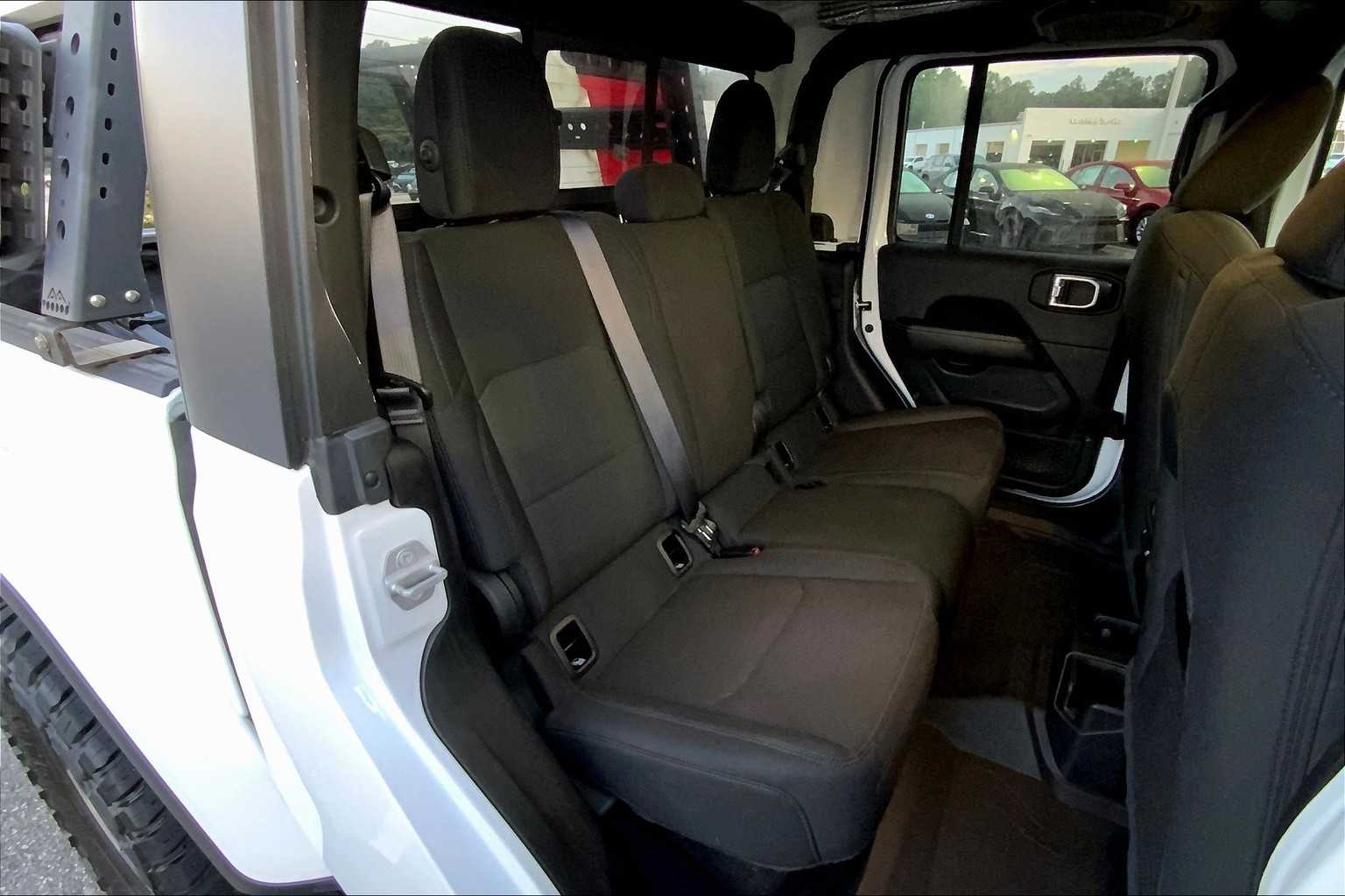 2020 Jeep Gladiator Overland photo 17